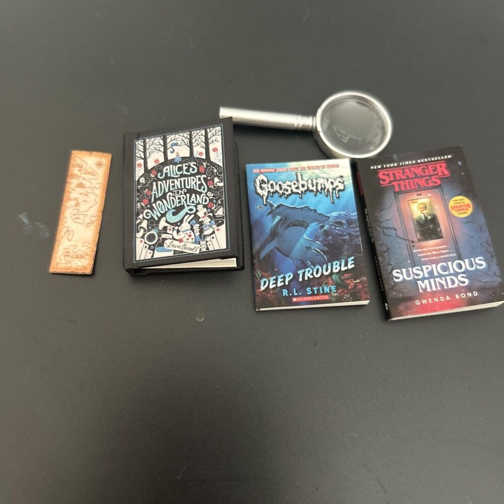 Lot Of 3 Mini Books (goosebumps, Stranger Things, Alice In Wonderland